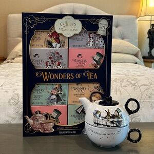 Alice in Wonderland Ceramic Tea Pot & Cup Set & 8 Assorted Teas